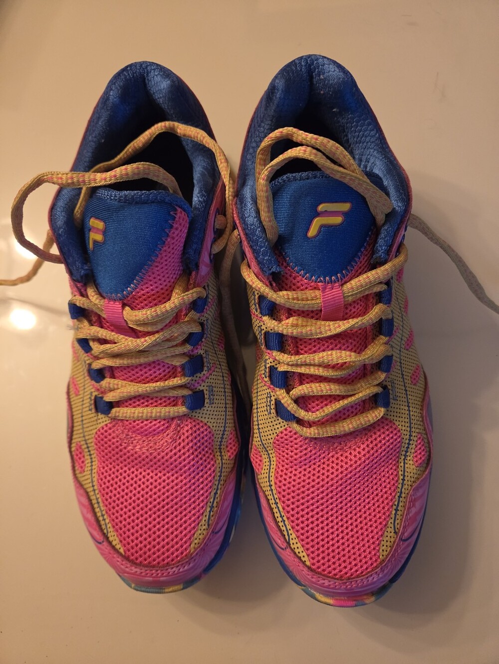 FILA tennis Shoes